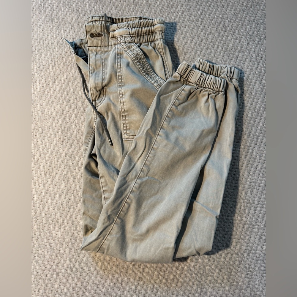 American Eagle Outfitters Women’s Light Olive Stretch Joggers